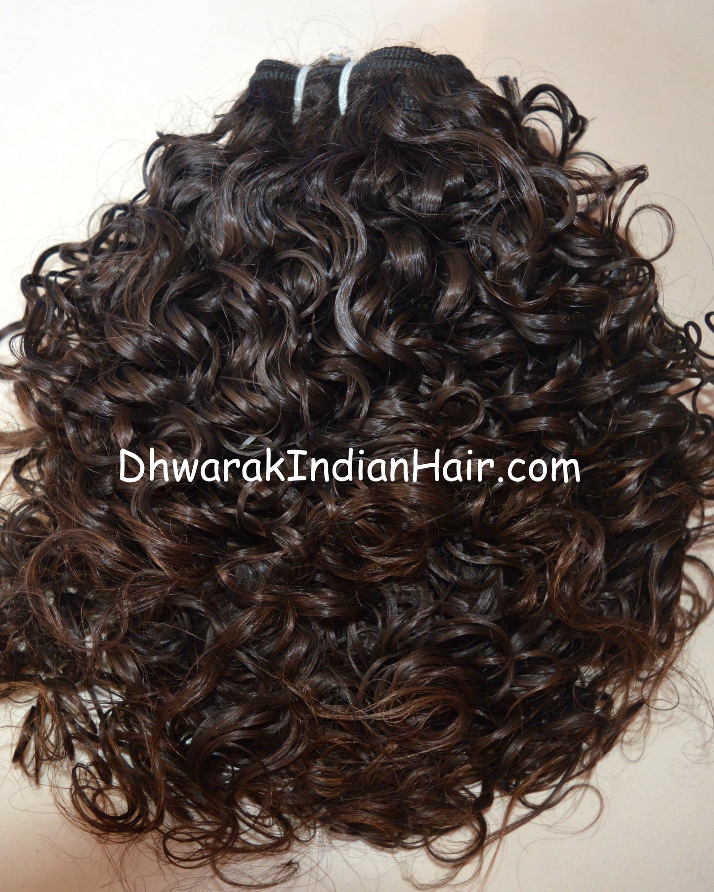 Paquet de cheveux bouclés indiens biologiques crus